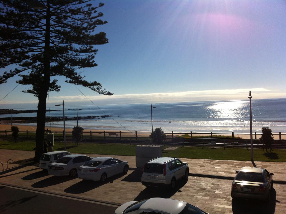 Beach Hotel Burnie Esterno foto