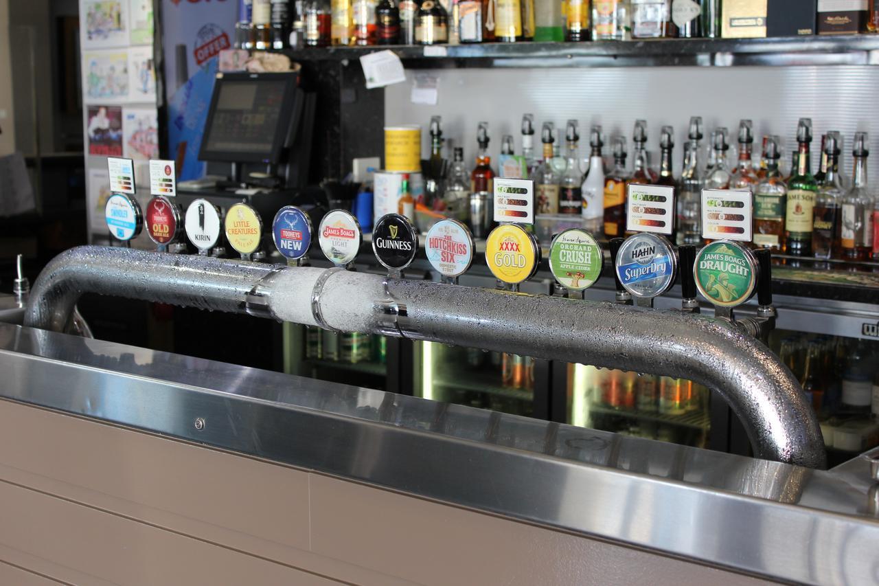 Beach Hotel Burnie Esterno foto