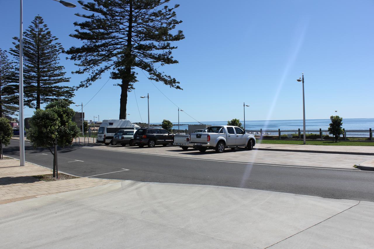 Beach Hotel Burnie Esterno foto