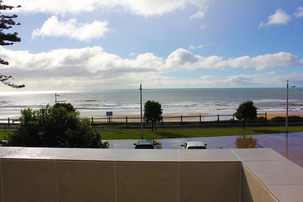 Beach Hotel Burnie Esterno foto